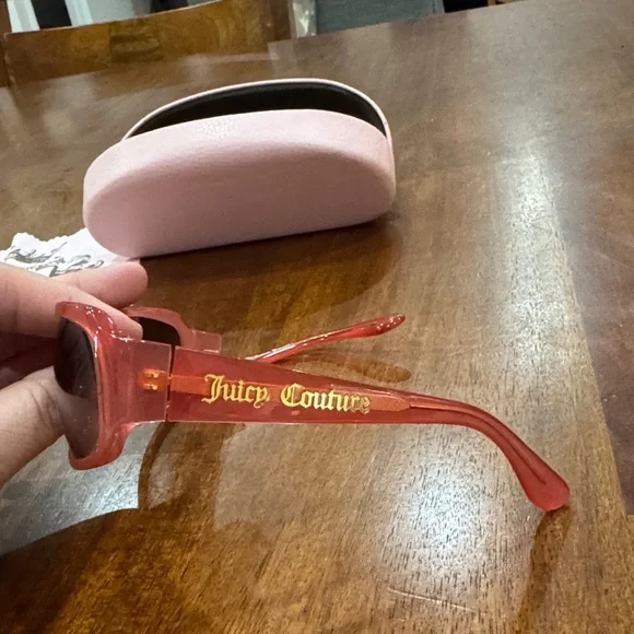 Y2K Juicy Couture Sunglass Set Lot, 2 pairs of sunglasses, 1 dust cloth, 1 case - Picture 7 of 8